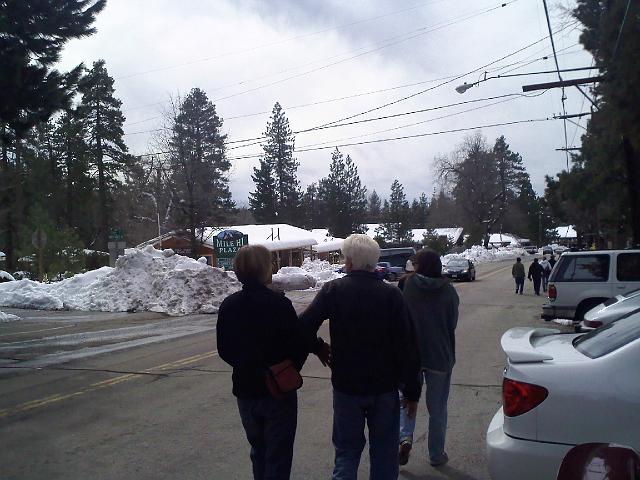 0215091249.jpg - In the nearby mountains, we visited Idyllwild with lots of snow