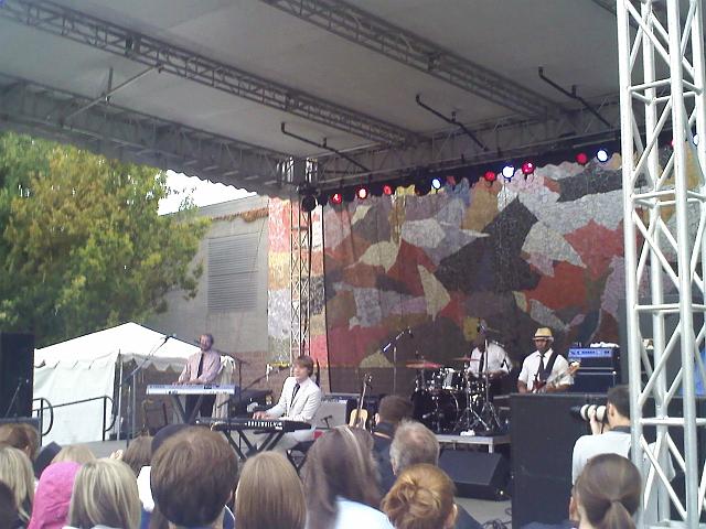 0905091859.jpg - Eric Hutchinson