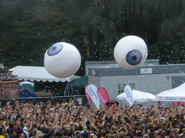 P9061857.JPG - Giant eyeball balloons!