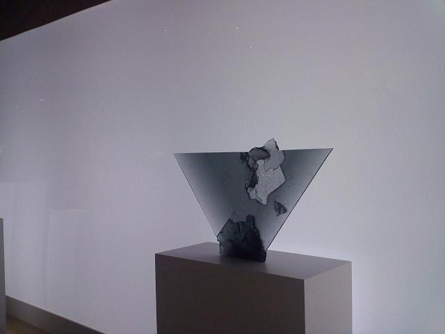 0325001619.jpg - Palm Springs art museum - glass