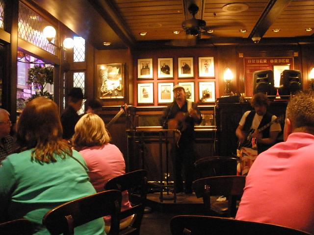 P2080035.JPG - Music at a pub on the boat