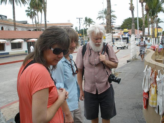 P2090149.JPG - Petra, Robin, Larry