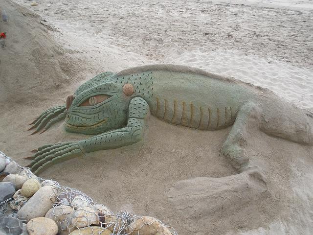 P2110431.JPG - Sand sculpture on the beach