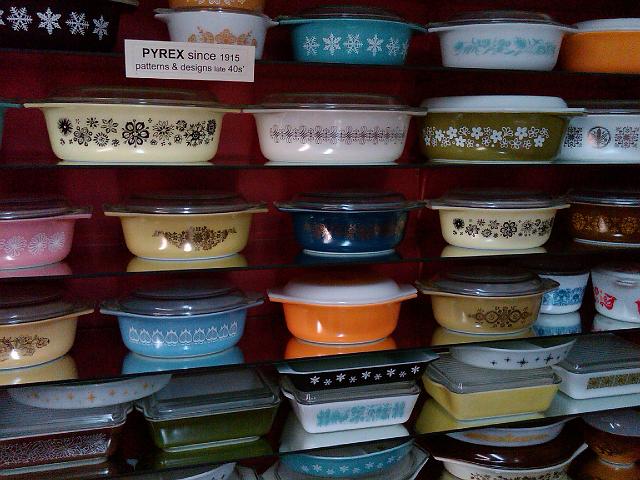 IMG00215-20100901-1527.jpg - In the Pyrex museum. More later about this.