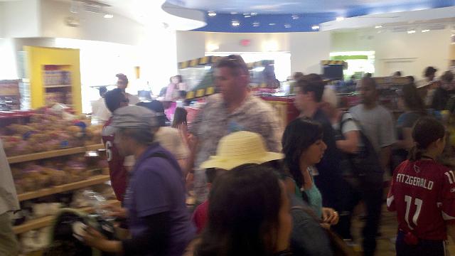 2011-04-28_16-48-59_756.jpg - Legoland - the totally crazy crowded gift shop